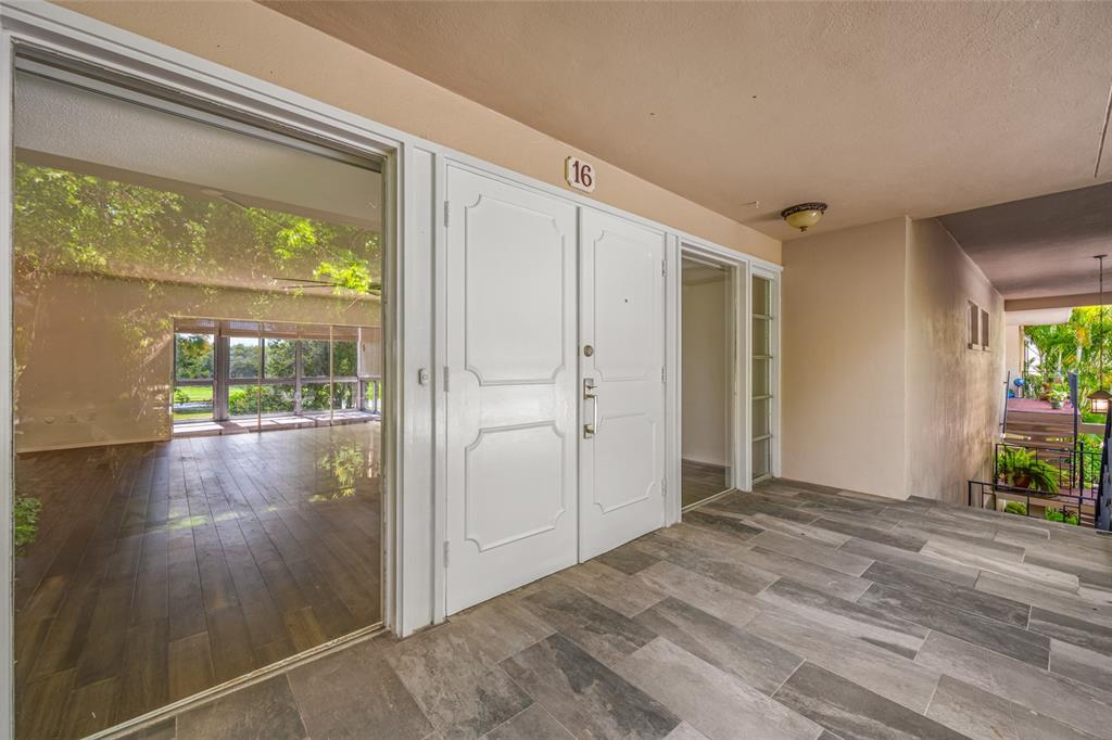16 COUNTRY CLUB DRIVE UNIT 16, LARGO, FL — photo 2 of 30