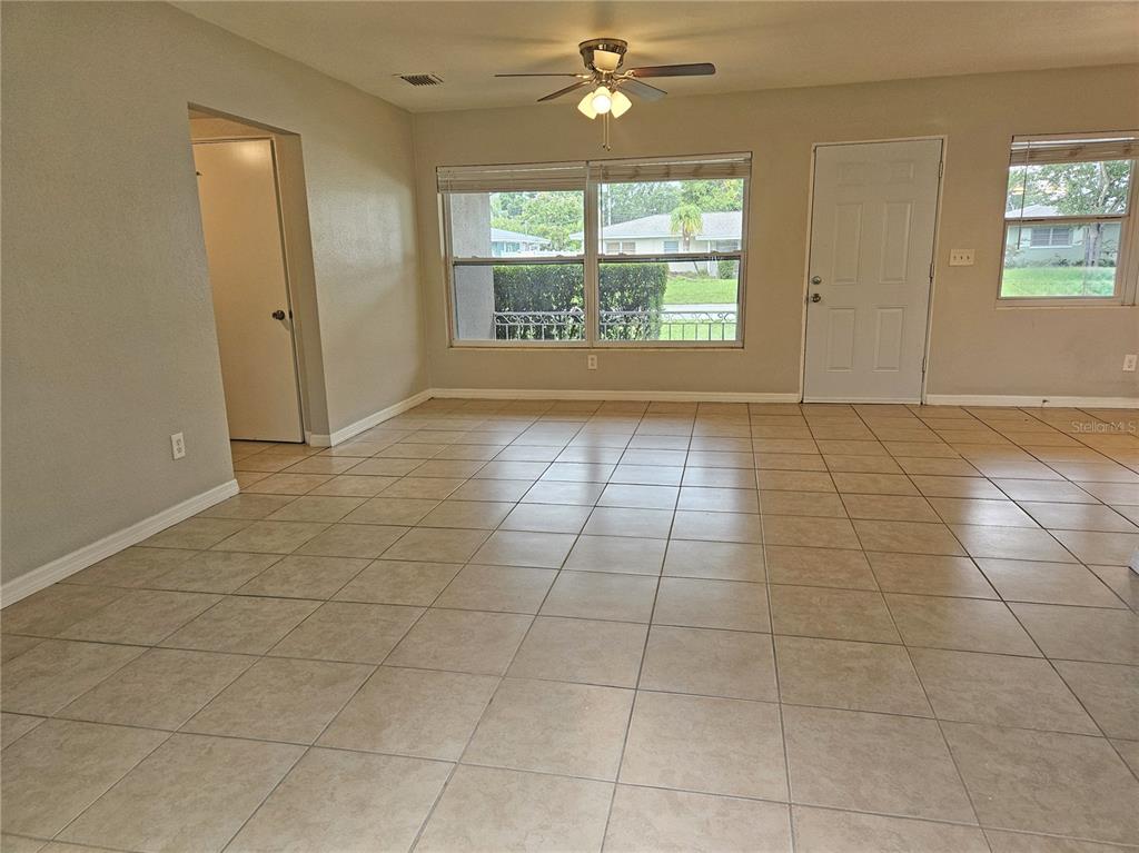 409 KERRY DRIVE, CLEARWATER, FL — photo 4 of 17