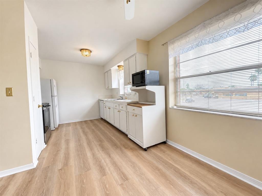 1130 RUE DES CHATEAUX UNIT 2A, SOUTH PASADENA, FL — photo 5 of 17