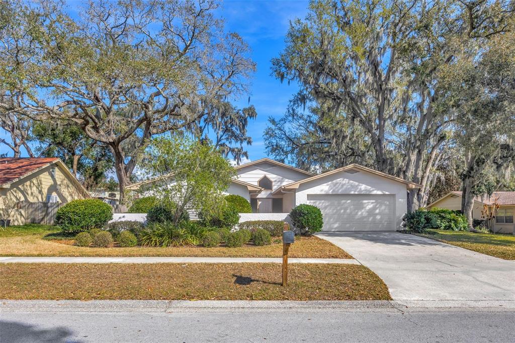 1011 MEADOWCREST DRIVE