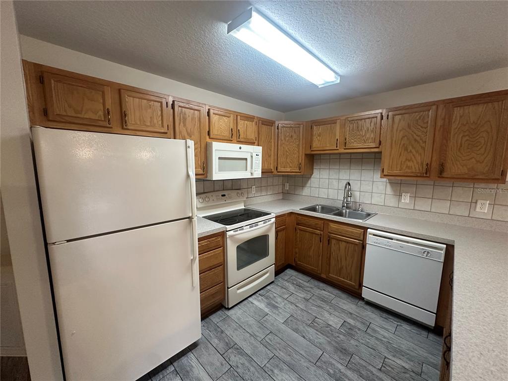 809 DENNIS AVENUE, FRUITLAND PARK, FL — photo 4 of 20