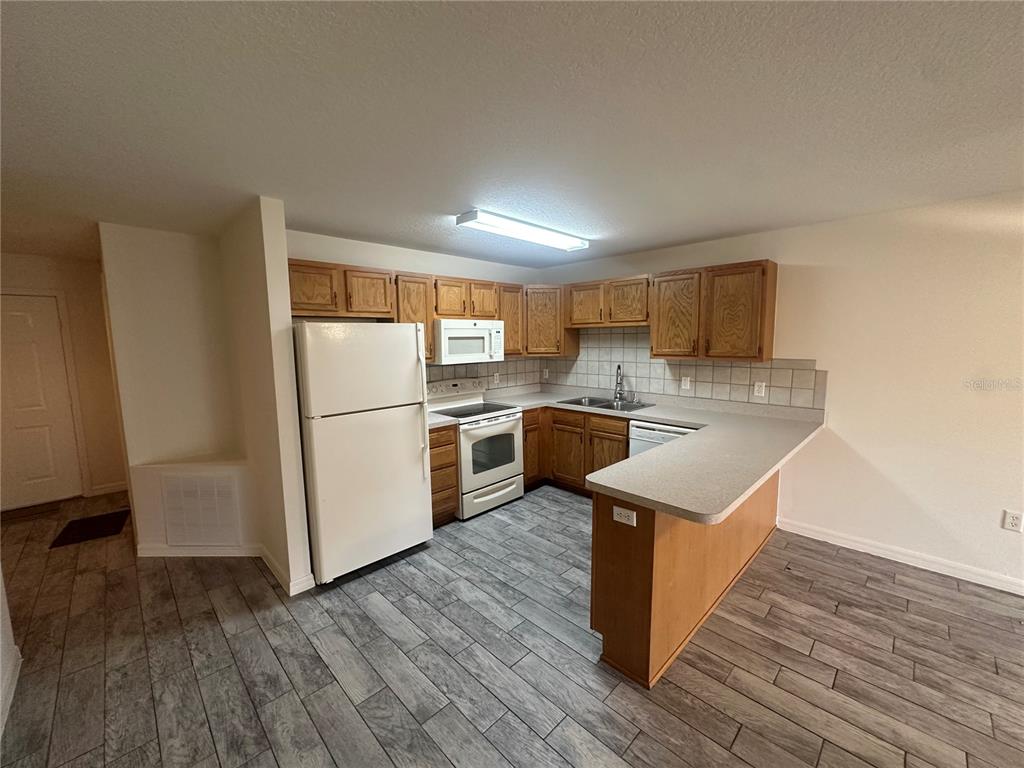 809 DENNIS AVENUE, FRUITLAND PARK, FL — photo 5 of 20