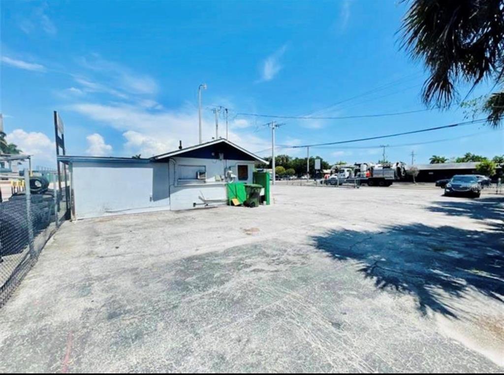 1614 9TH STREET W, BRADENTON, FL — photo 3 of 9