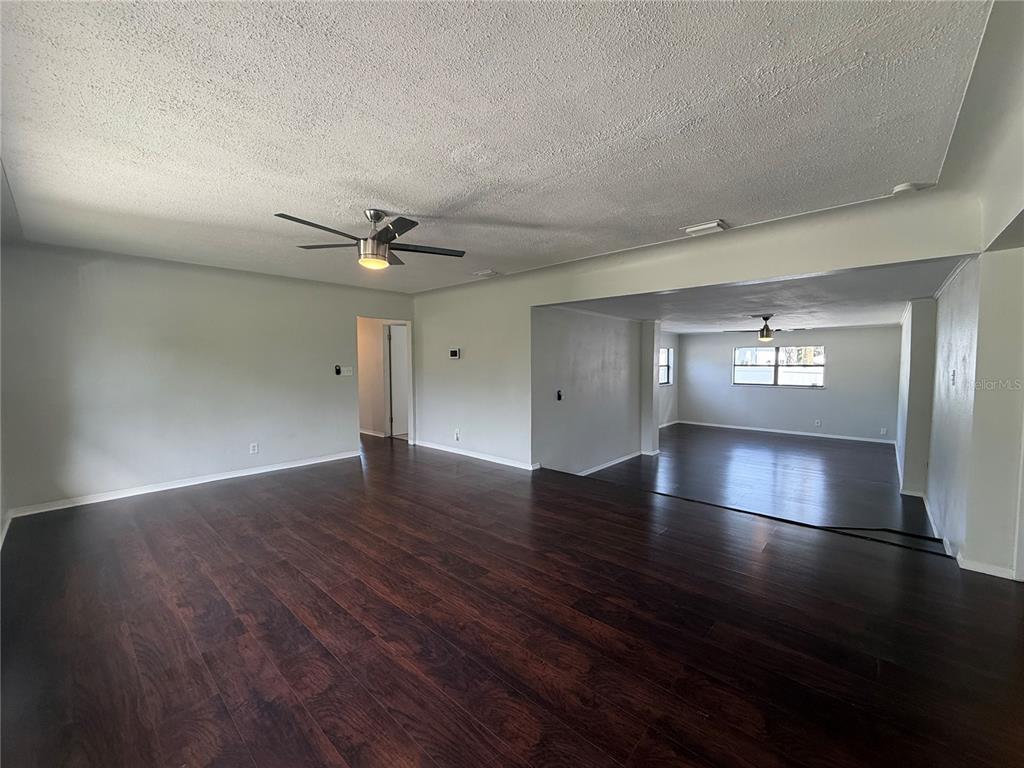 601 MYRTLE WAY S, ST PETERSBURG, FL — photo 3 of 33