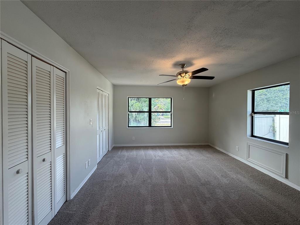 601 MYRTLE WAY S, ST PETERSBURG, FL — photo 4 of 33