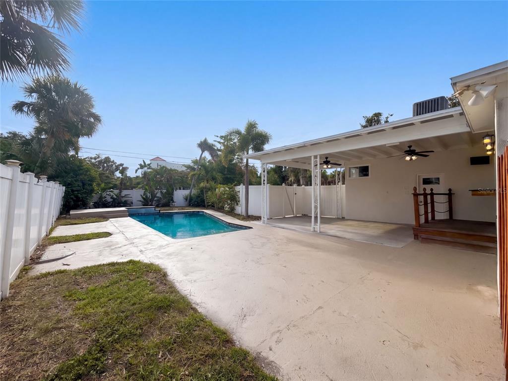601 MYRTLE WAY S, ST PETERSBURG, FL — photo 5 of 33