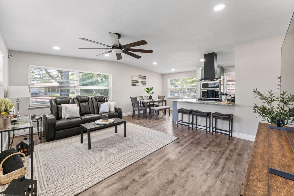 9009 1ST STREET NE, ST PETERSBURG, FL — photo 4 of 27