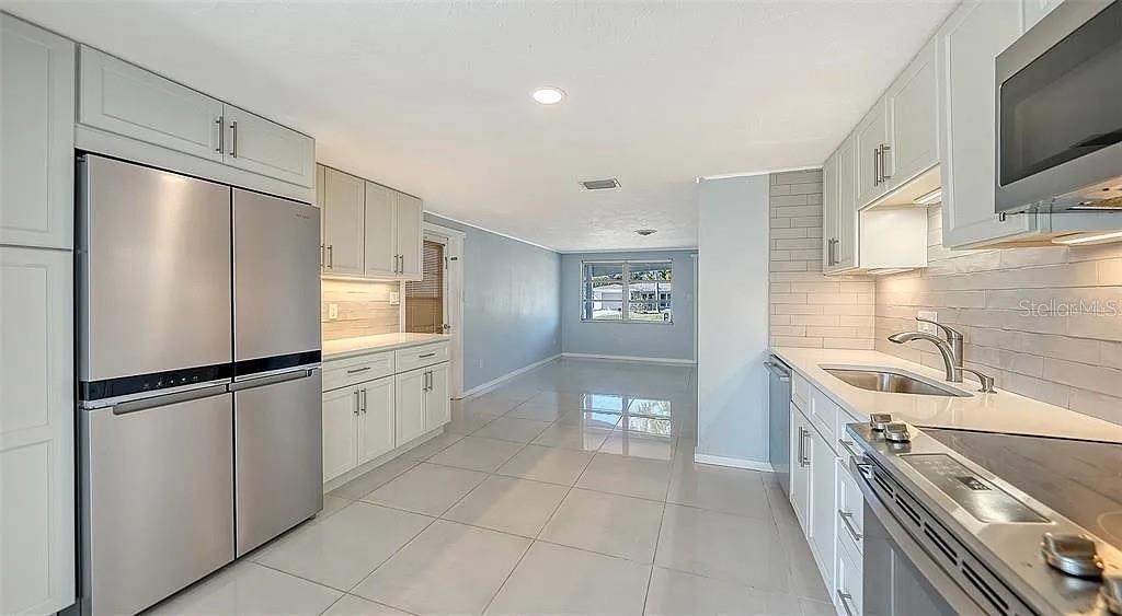 5529 NUTMEG AVENUE, SARASOTA, FL — photo 4 of 30