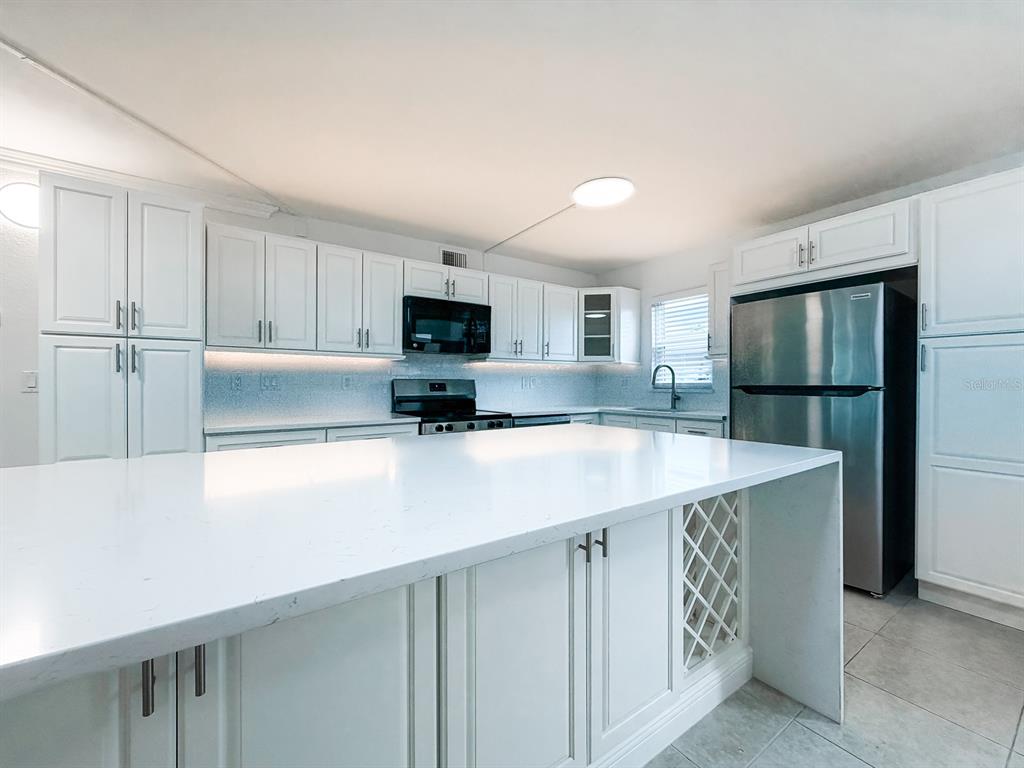 7625 SUN ISLAND DRIVE S UNIT 101, SOUTH PASADENA, FL — photo 3 of 43