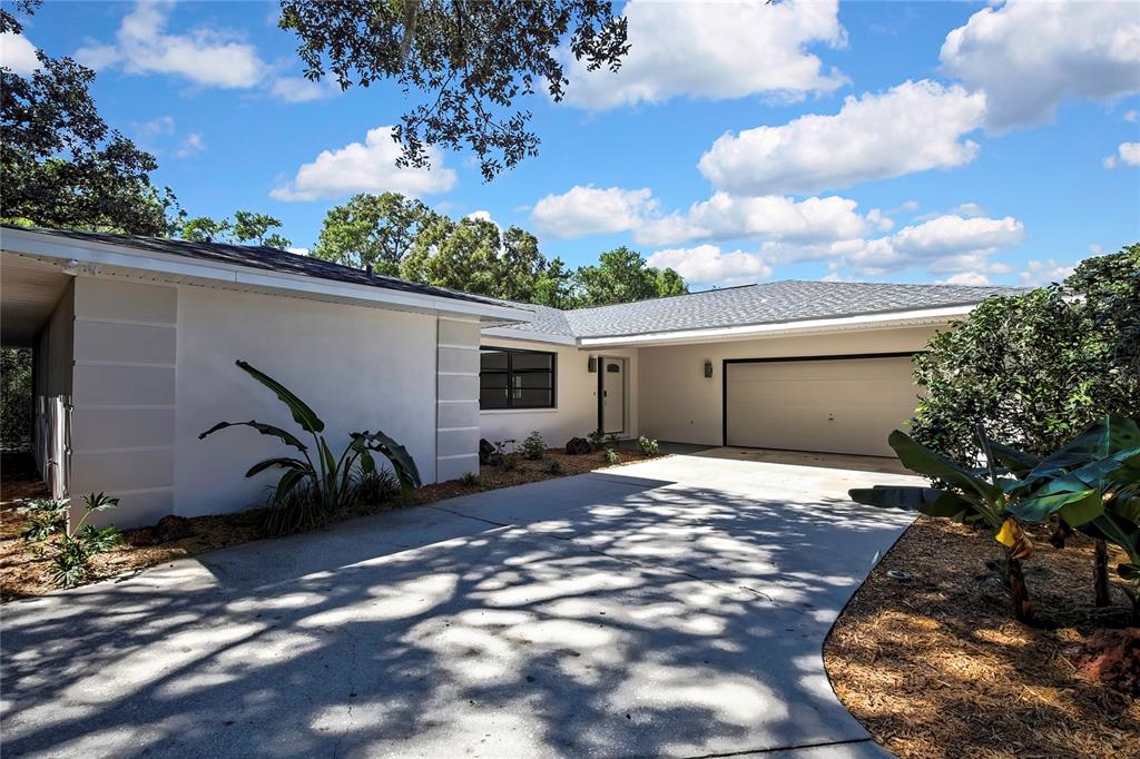 9 HOLLYHOCK COURT