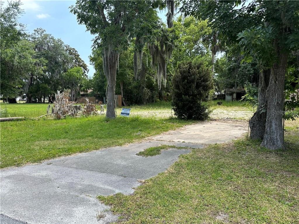 563 NW 8th AVENUE