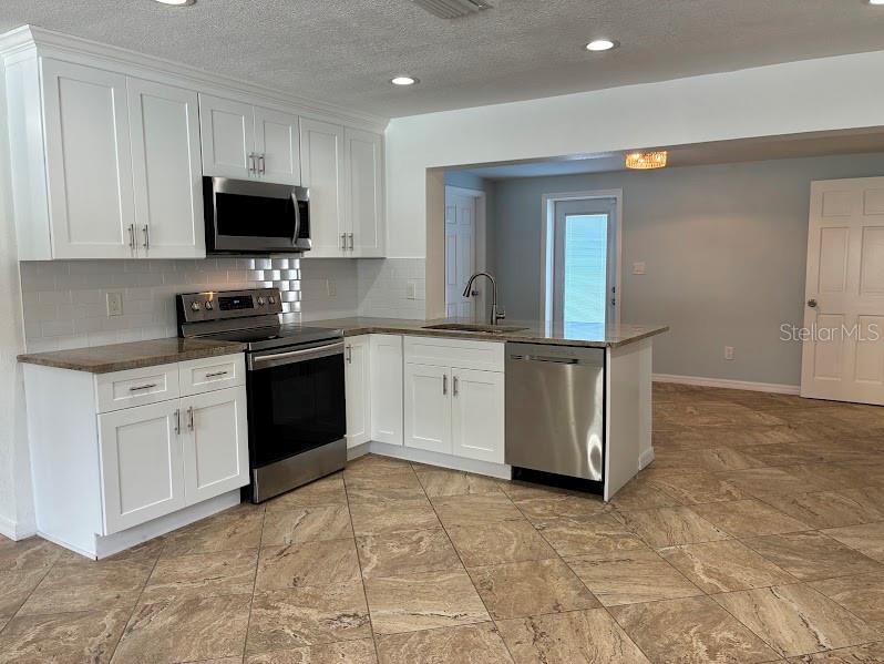 52 CYPRESS DRIVE, PALM HARBOR, FL — photo 3 of 46