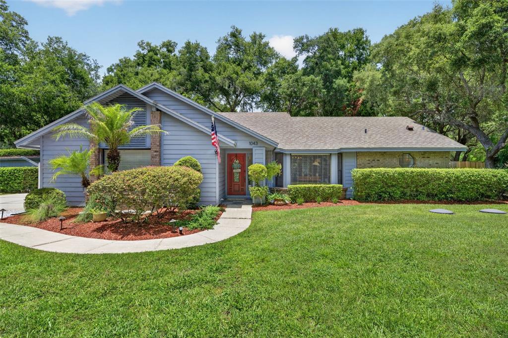 1043 LAKESIDE DRIVE