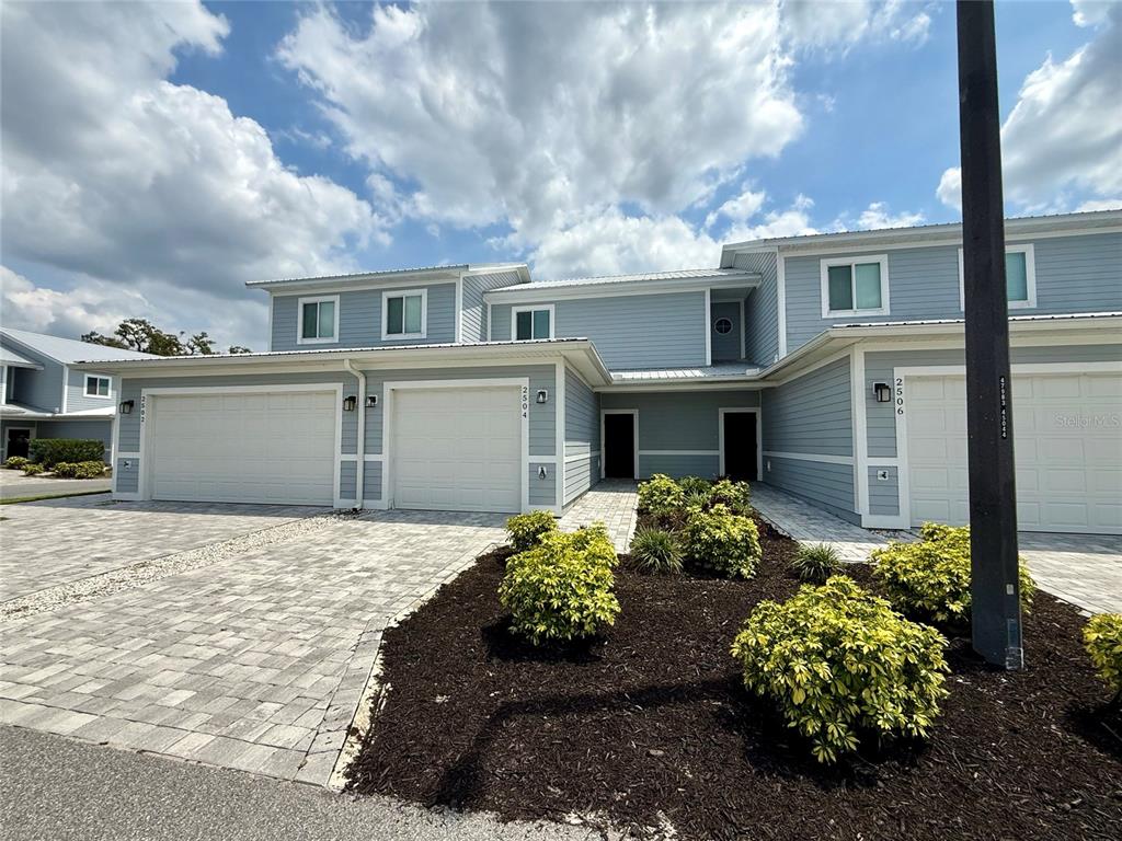 2531 PINE PLACE