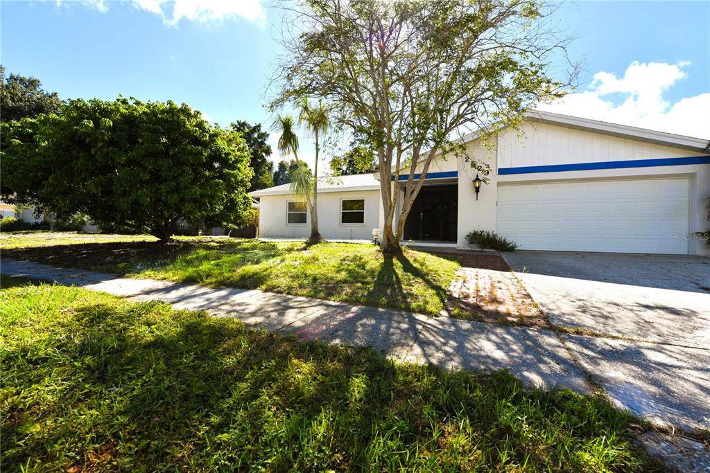 2529 INDIGO DRIVE, DUNEDIN, FL — photo 2 of 30
