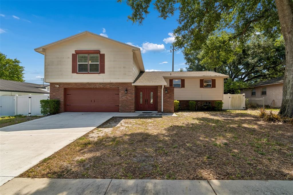 2620 GIANT PLACE, SEFFNER, FL — photo 2 of 70