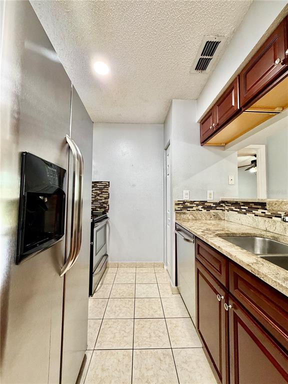 8643 MALLARD RESERVE DRIVE UNIT 202, TAMPA, FL — photo 5 of 30