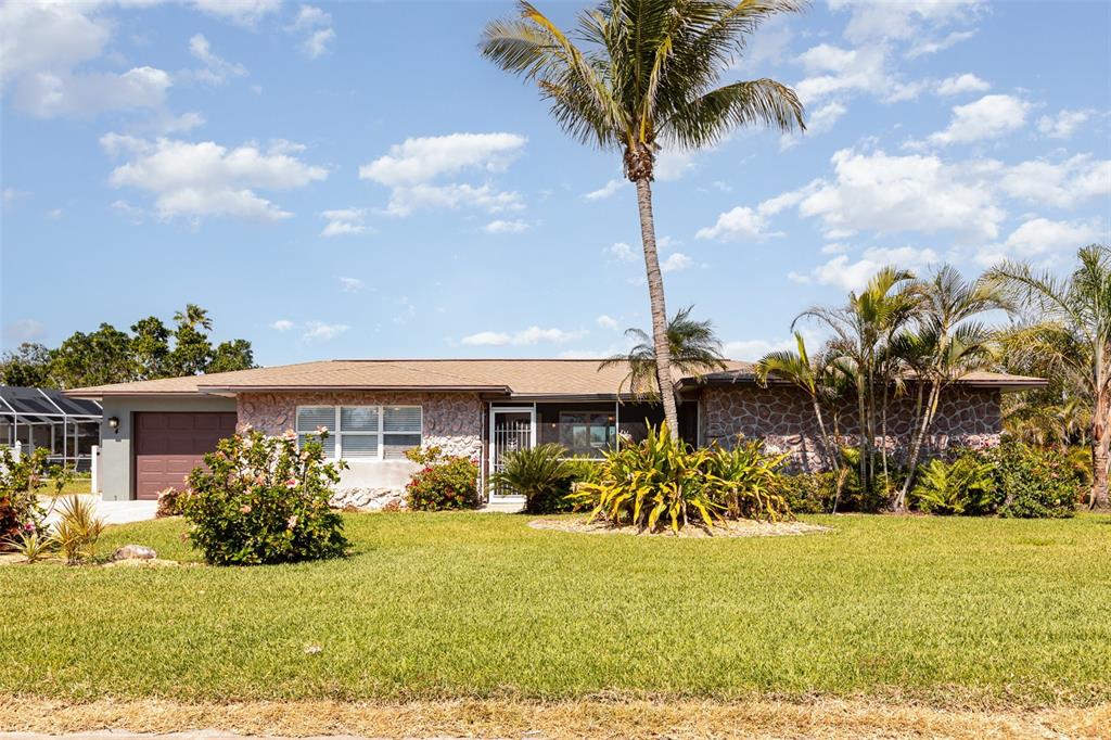 4 OAKLAND HILLS COURT