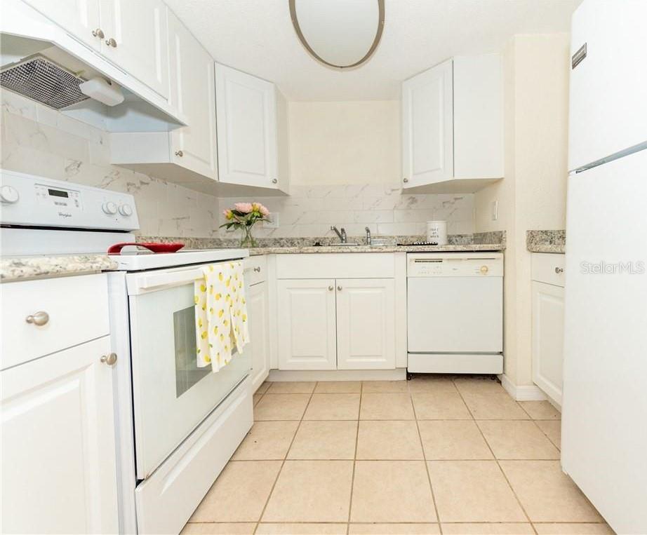 934 LAKE DESTINY ROAD UNIT D, ALTAMONTE SPRINGS, FL — photo 5 of 17