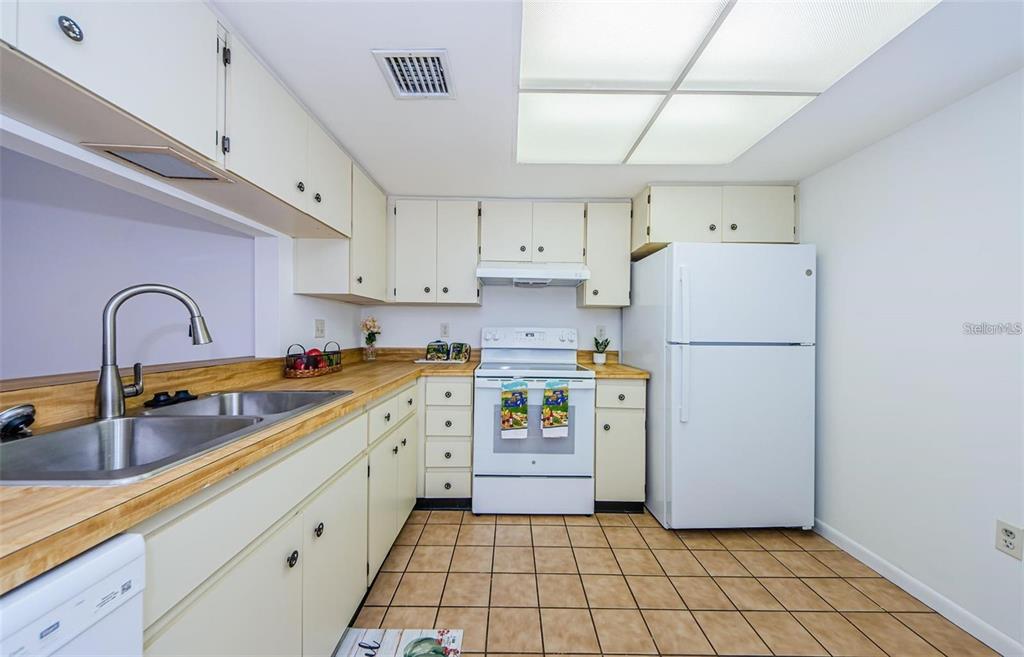 2650 COUNTRYSIDE BOULEVARD UNIT F110, CLEARWATER, FL — photo 4 of 13