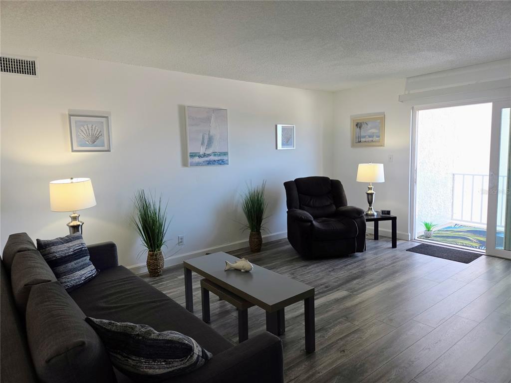 285 107TH AVENUE UNIT 505, TREASURE ISLAND, FL — photo 5 of 39