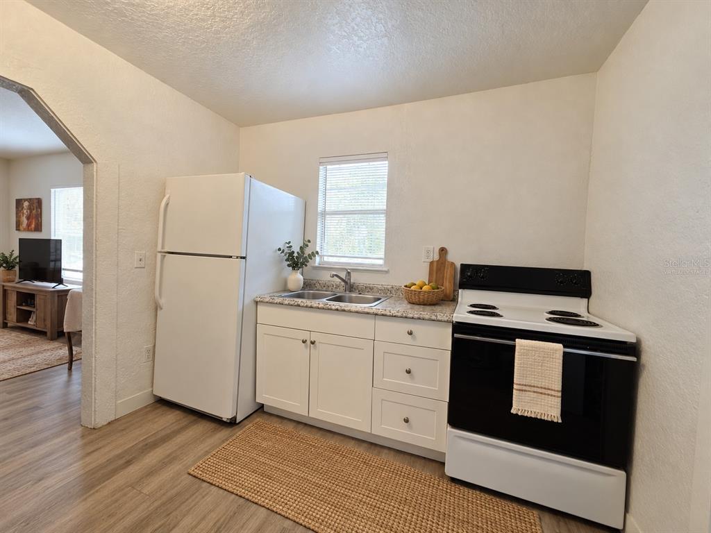 905 NICHOLSON STREET, CLEARWATER, FL — photo 5 of 14