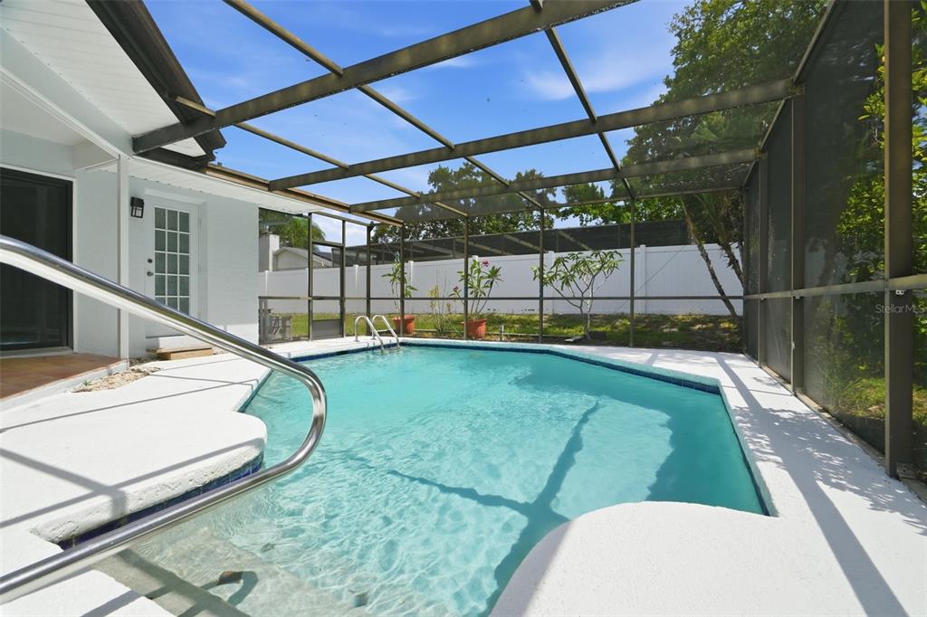 A bright living area features light wood-look flooring, a ceiling fan, and a front entryway — 104 NESTLEBRANCH DRIVE, SAFETY HARBOR, FL