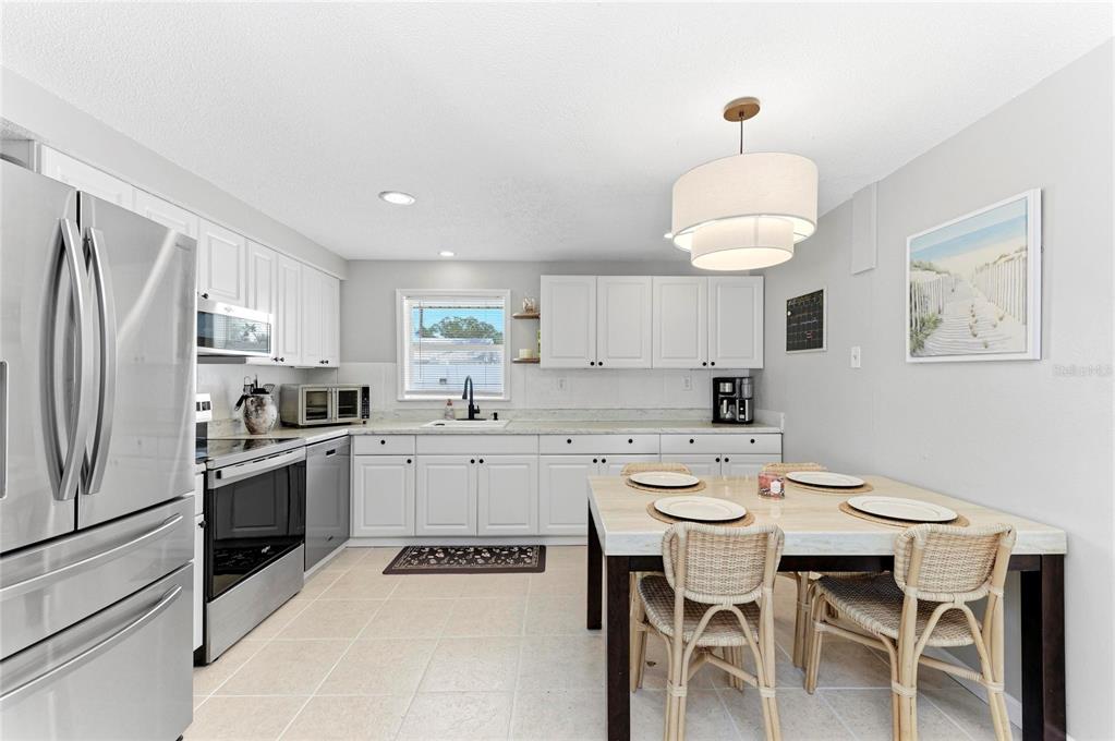 1841 JOYCE STREET, SARASOTA, FL — photo 4 of 30