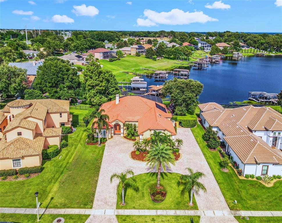 812 JOHNS POINT DRIVE