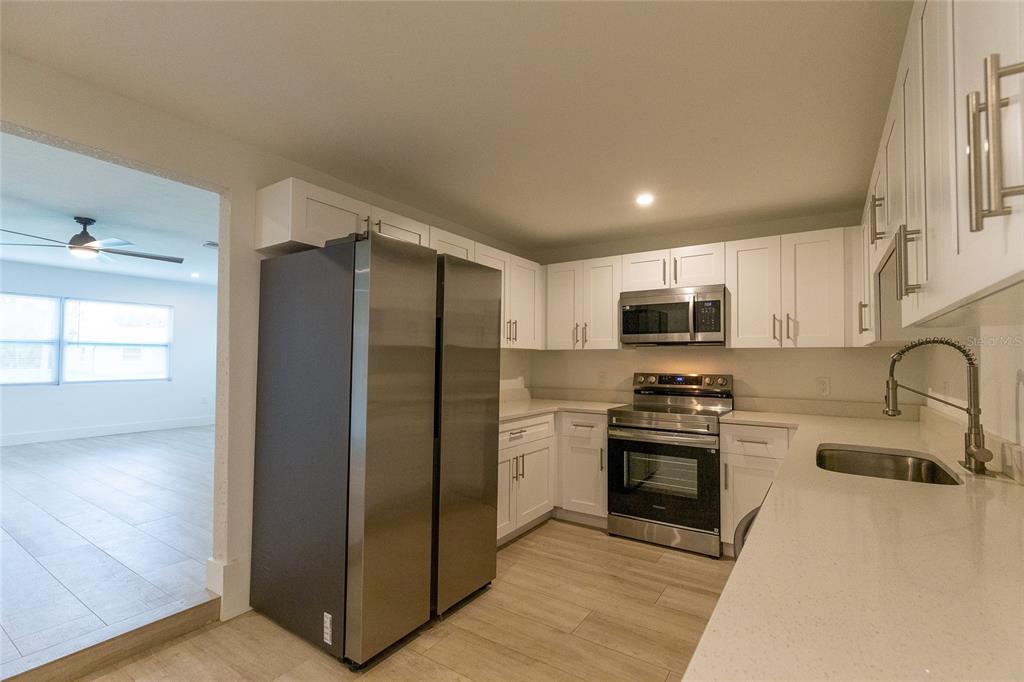 216 24TH STREET NE, BRADENTON, FL — photo 5 of 23