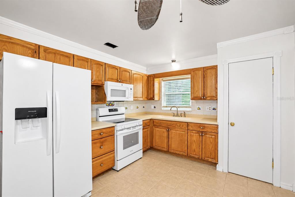 374 3RD STREET NW UNIT A, LARGO, FL — photo 5 of 30