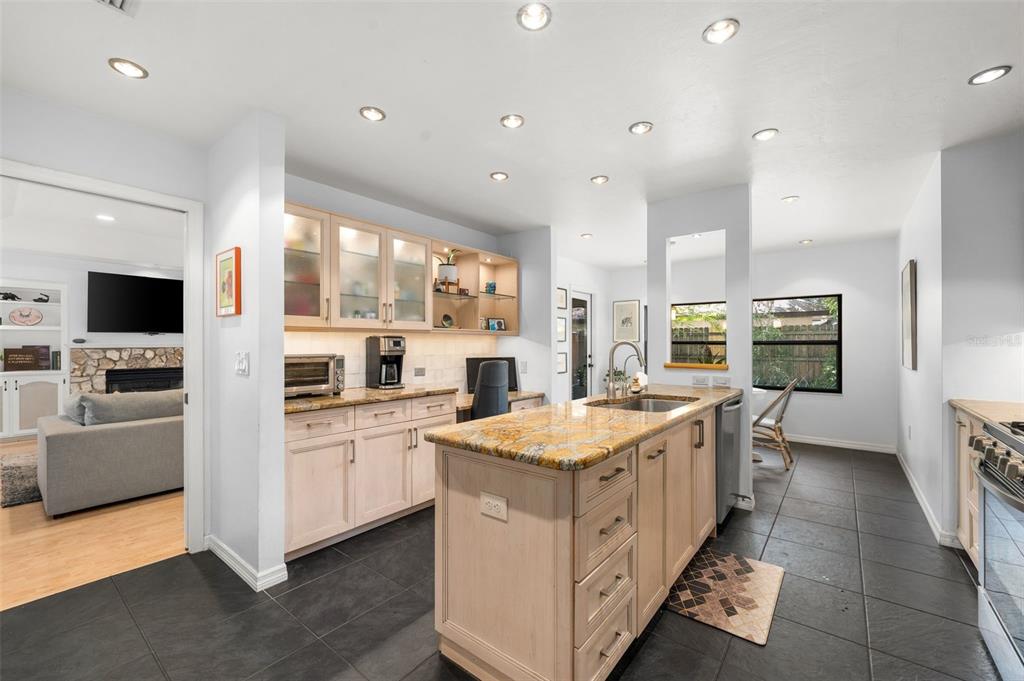 908 SW 82ND TERRACE, GAINESVILLE, FL — photo 4 of 30