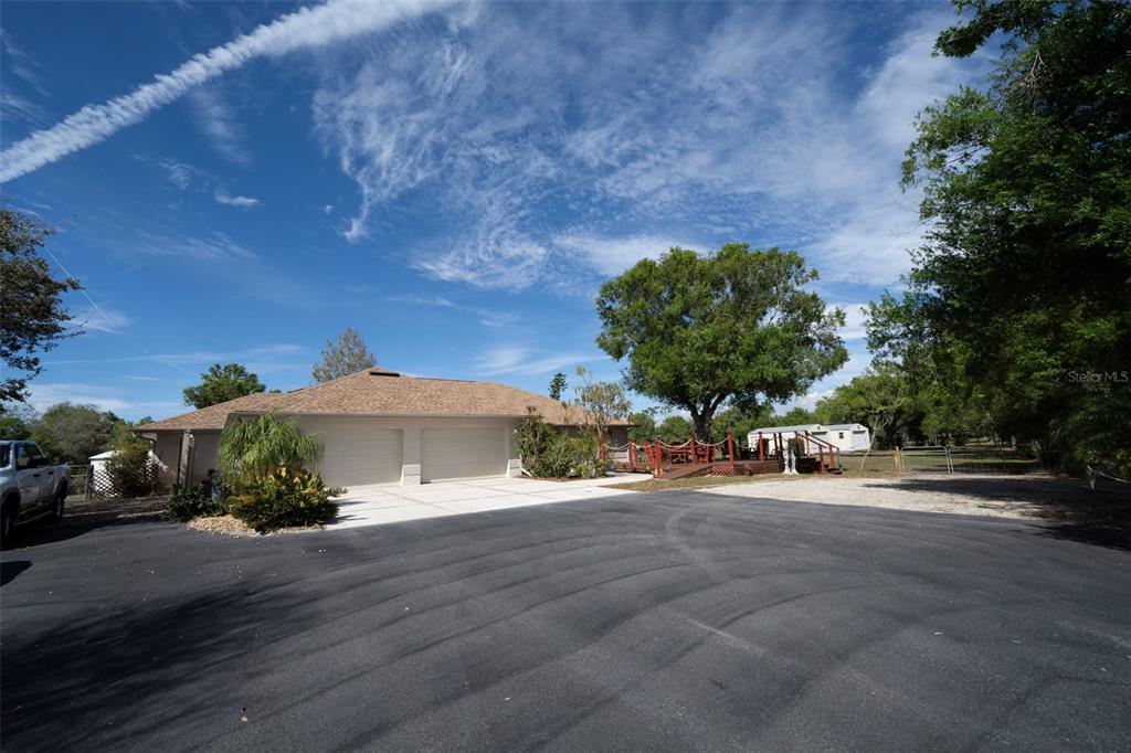 825 ROBINHOOD DRIVE