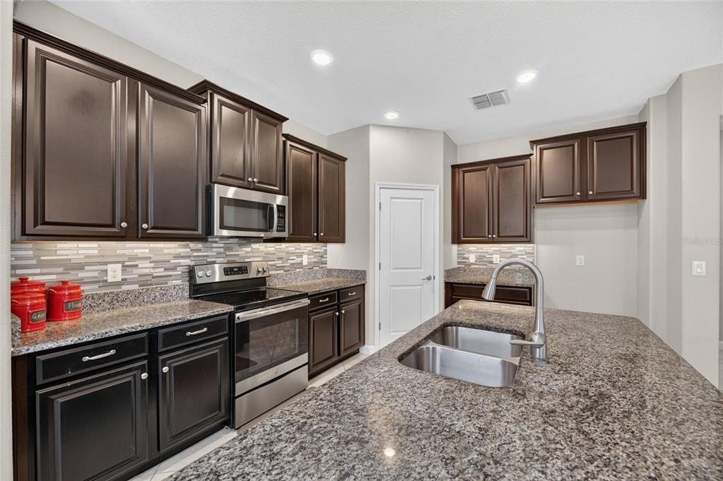 16836 WHISPER ELM STREET, WIMAUMA, FL — photo 3 of 30
