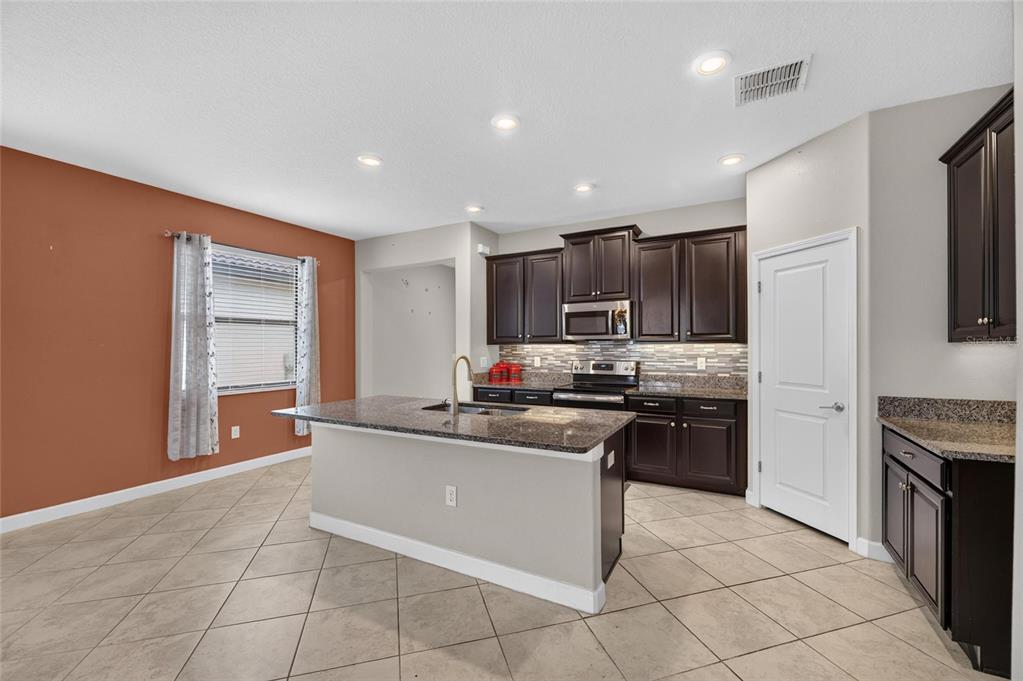 16836 WHISPER ELM STREET, WIMAUMA, FL — photo 5 of 30