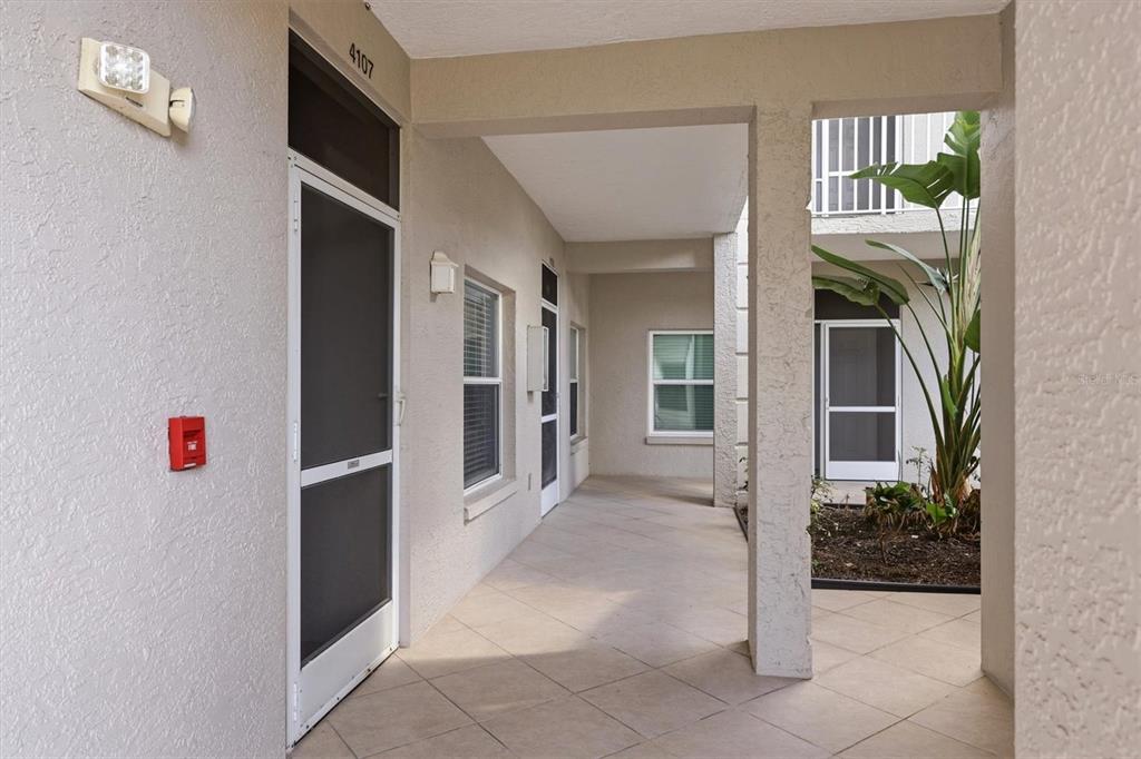 9610 CLUB SOUTH CIRCLE UNIT 4107, SARASOTA, FL — photo 3 of 30