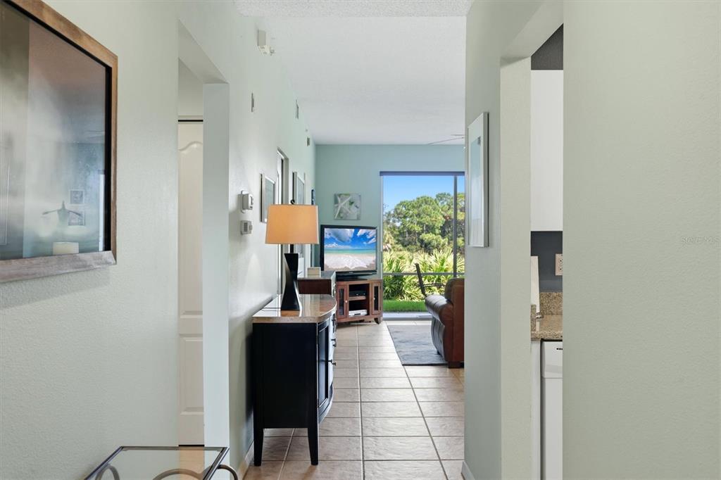 9610 CLUB SOUTH CIRCLE UNIT 4107, SARASOTA, FL — photo 5 of 30