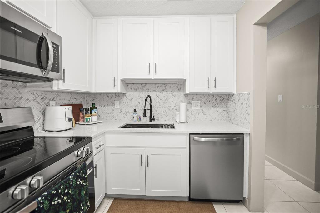 2700 BAYSHORE BOULEVARD UNIT 2110, DUNEDIN, FL — photo 5 of 30