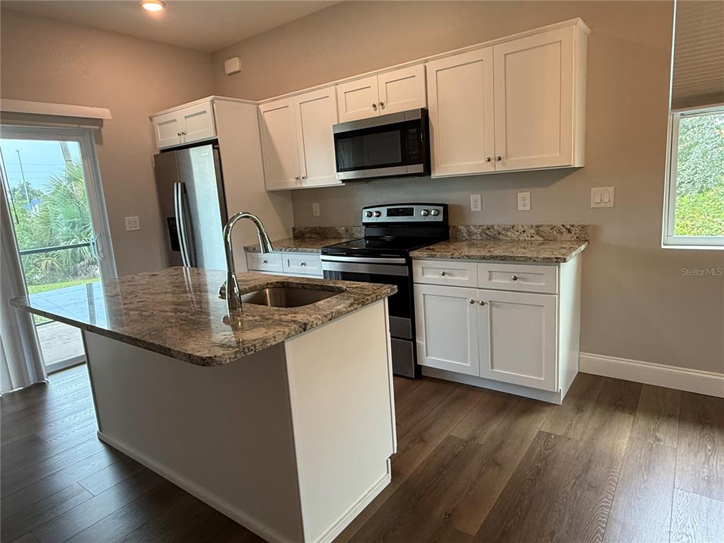 10371 KIDRON AVENUE, ENGLEWOOD, FL — photo 3 of 14