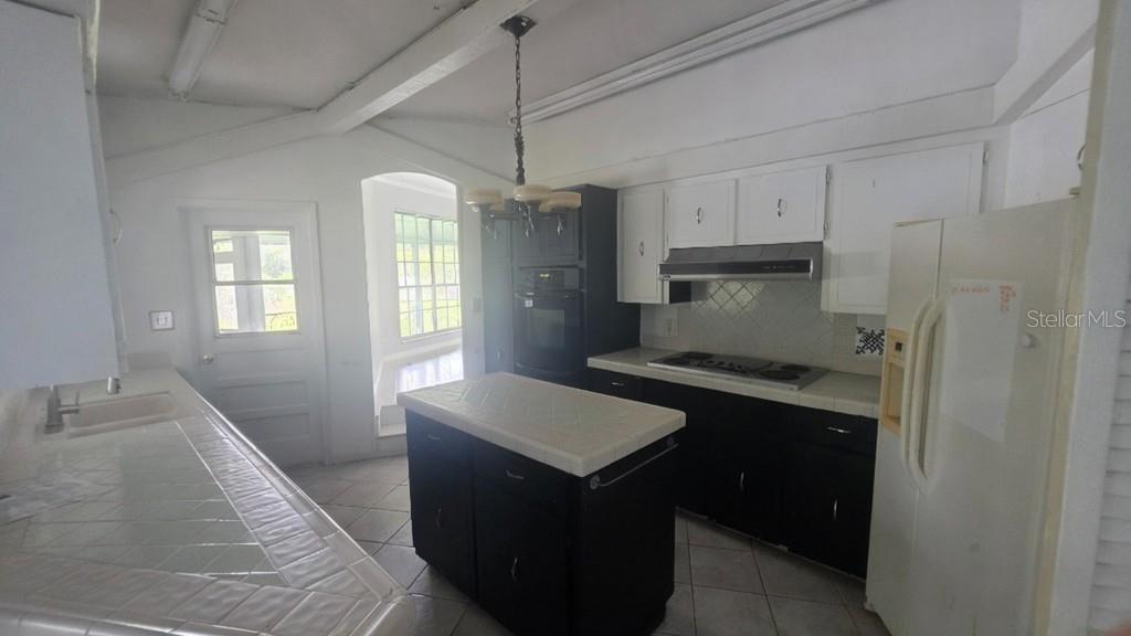 920 LAKE COVE TRL, LAKELAND, FL — photo 4 of 37