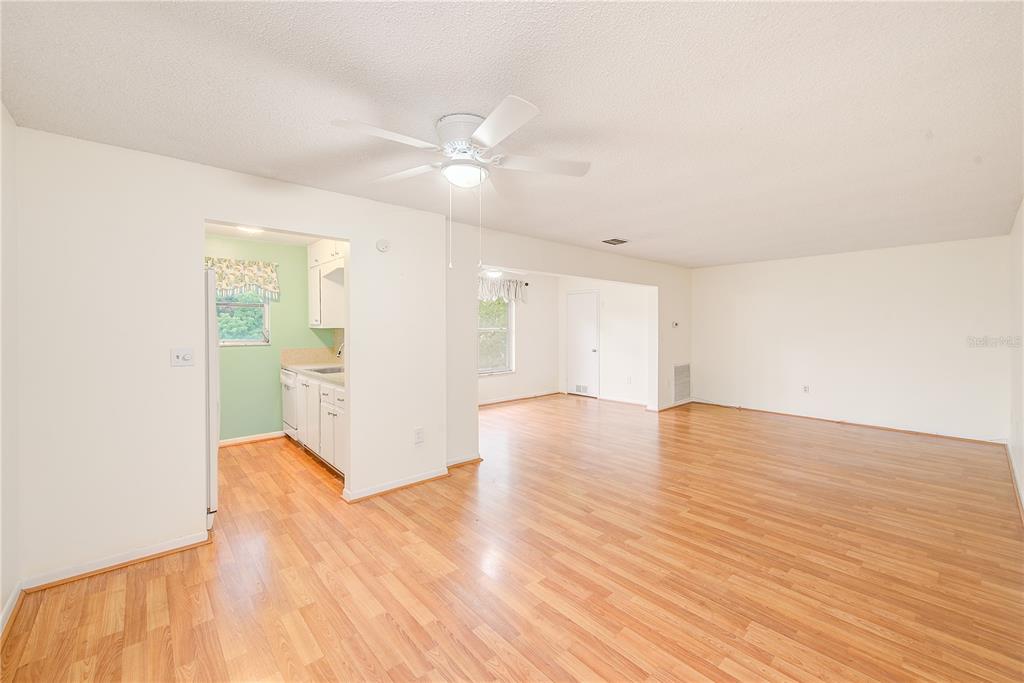 5660 80TH ST N UNIT C305, ST PETERSBURG, FL — photo 3 of 24