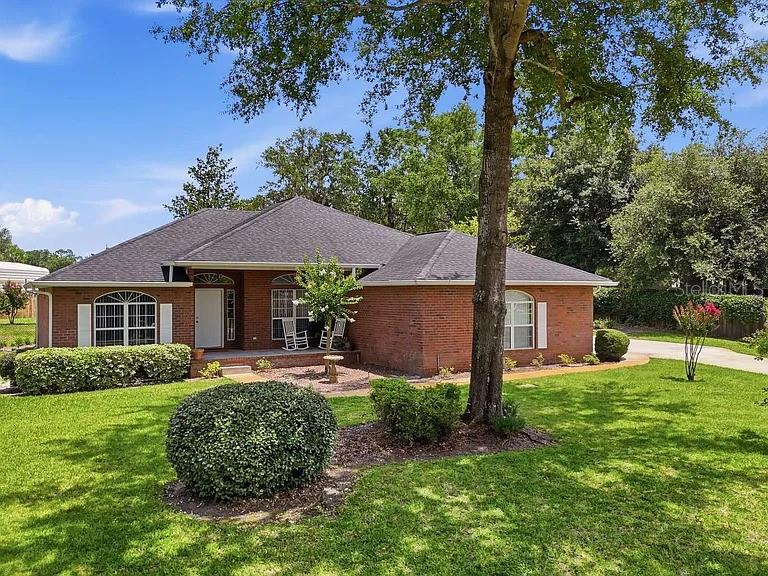 135 NW HERITAGE DRIVE