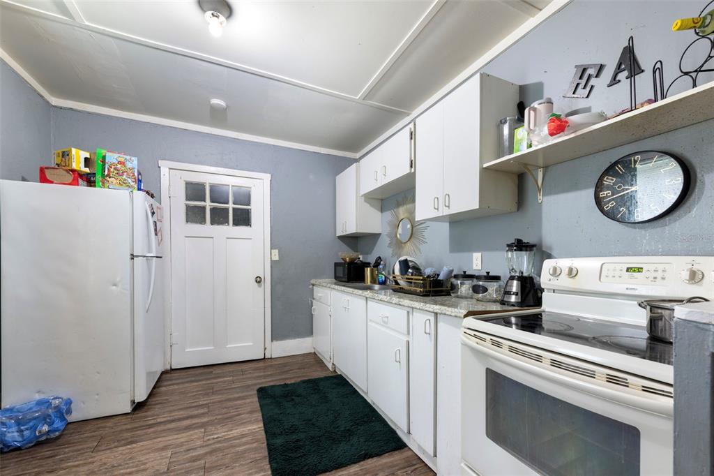 1535 PRESTON STREET S, ST PETERSBURG, FL — photo 5 of 9