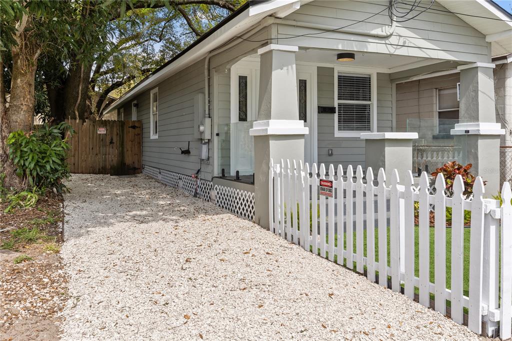 2410 E COLUMBUS DRIVE, TAMPA, FL — photo 3 of 25