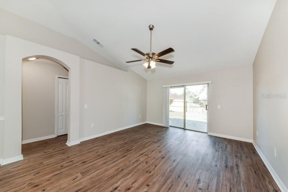 12807 KINGS LAKE DRIVE, GIBSONTON, FL — photo 3 of 16
