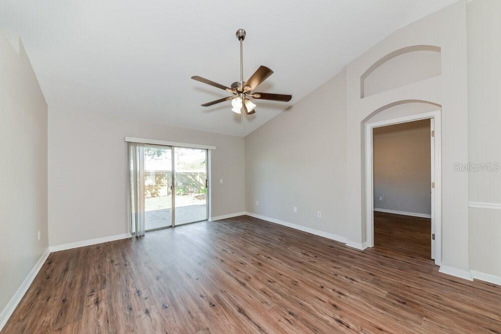 12807 KINGS LAKE DRIVE, GIBSONTON, FL — photo 4 of 16