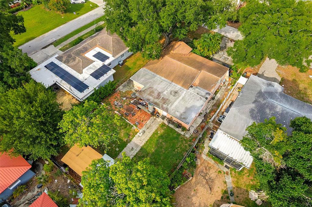 An aerial view shows a residential house with a flat roof and a backyard patio — 612 N WOODLYNNE AVENUE, TAMPA, FL