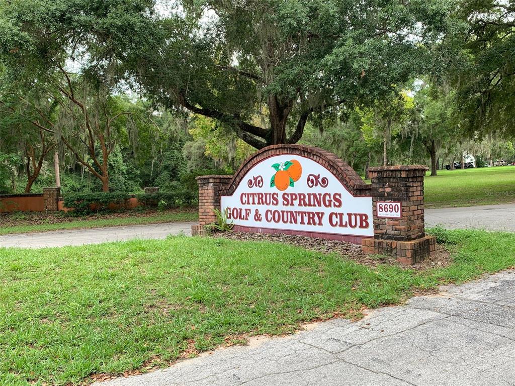 A brick sign for the Citrus Springs Golf and Country Club sits on a lawn — 547 W HOMEWAY LOOP, DUNNELLON, FL