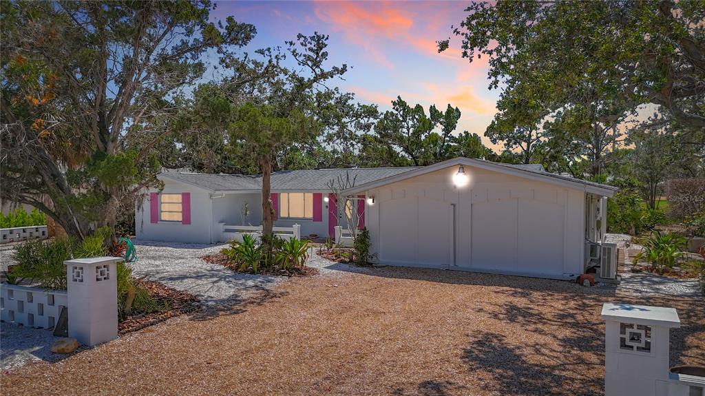 5572 SHADOW LAWN DRIVE