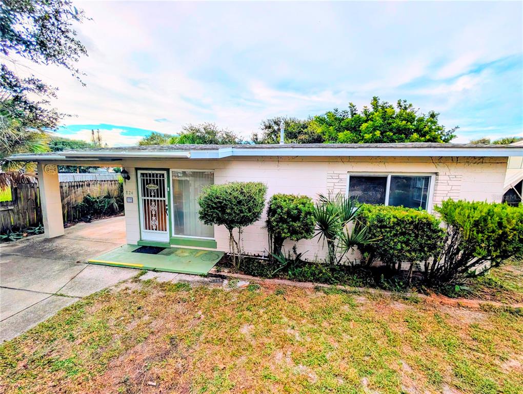 824 E 9TH AVENUE, NEW SMYRNA BEACH, FL — photo 2 of 15